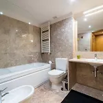 Apartment Alameda Ribeiro - T4 No Centro Historico -