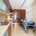 Alameda Ribeiro - T4 No Centro Historico - Apartment