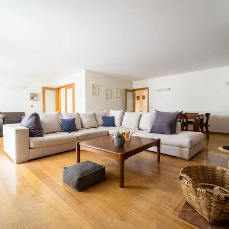 Alameda Ribeiro - T4 No Centro Historico - Апартаменты