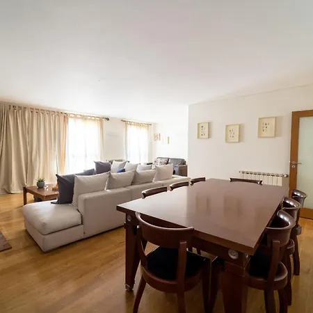 Alameda Ribeiro - T4 No Centro Historico - *