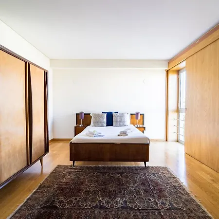 Alameda Ribeiro - T4 No Centro Historico -