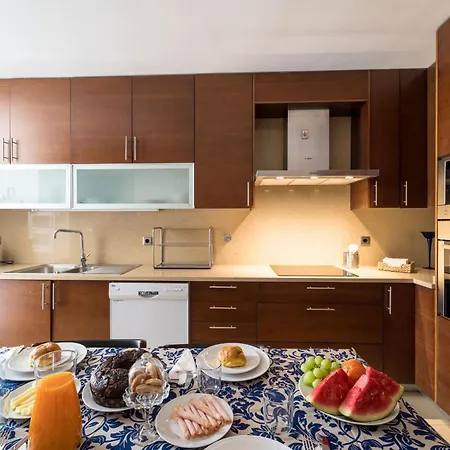 Апартаменты Alameda Ribeiro - T4 No Centro Historico -