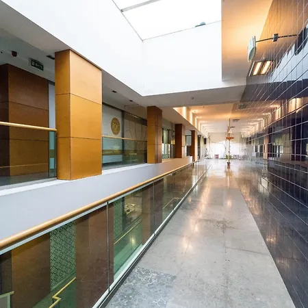 Apartment Alameda Ribeiro - T4 No Centro Historico - *