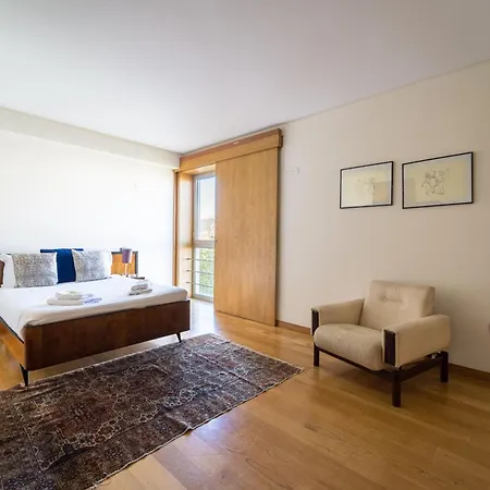 Alameda Ribeiro - T4 No Centro Historico -