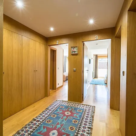 Alameda Ribeiro - T4 No Centro Historico - Апартаменты *