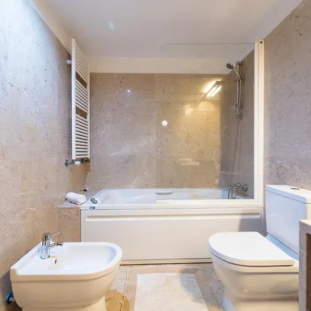 Alameda Ribeiro - T4 No Centro Historico - Брага