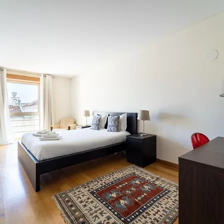 Apartment Alameda Ribeiro - T4 No Centro Historico -