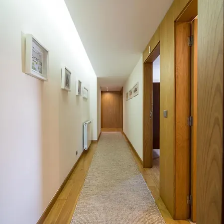 Apartment Alameda Ribeiro - T4 No Centro Historico -