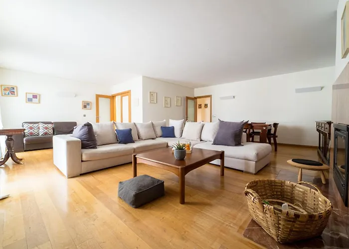 Alameda Ribeiro - T4 No Centro Historico - Appartement