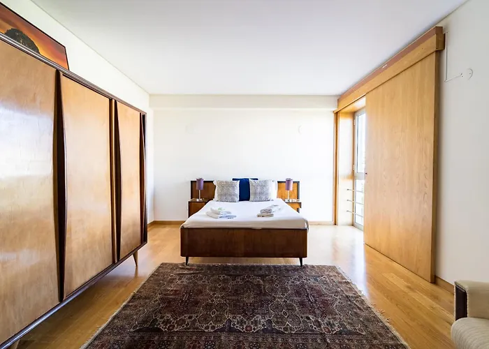 Alameda Ribeiro - T4 No Centro Historico -