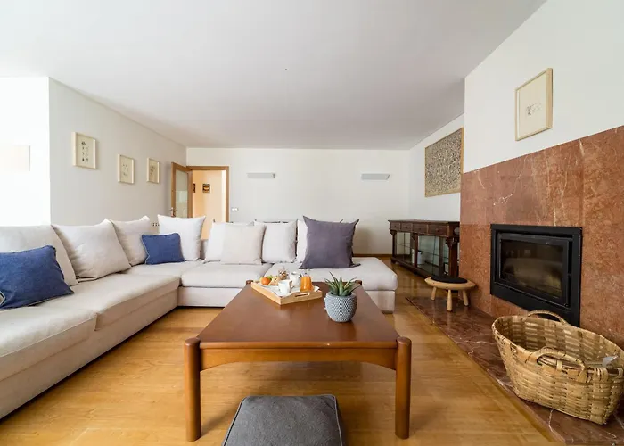 Alameda Ribeiro - T4 No Centro Historico -