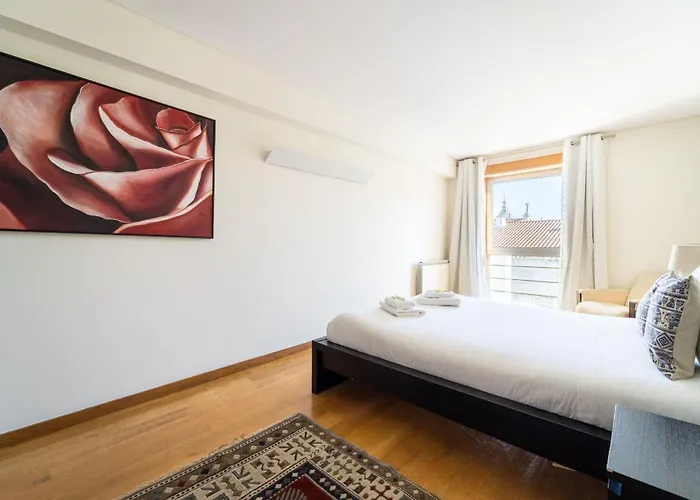 Alameda Ribeiro - T4 No Centro Historico - *