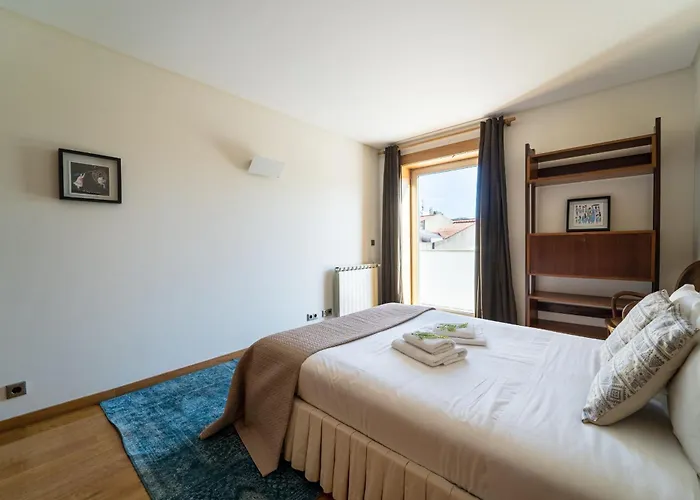 Appartement Alameda Ribeiro - T4 No Centro Historico - *