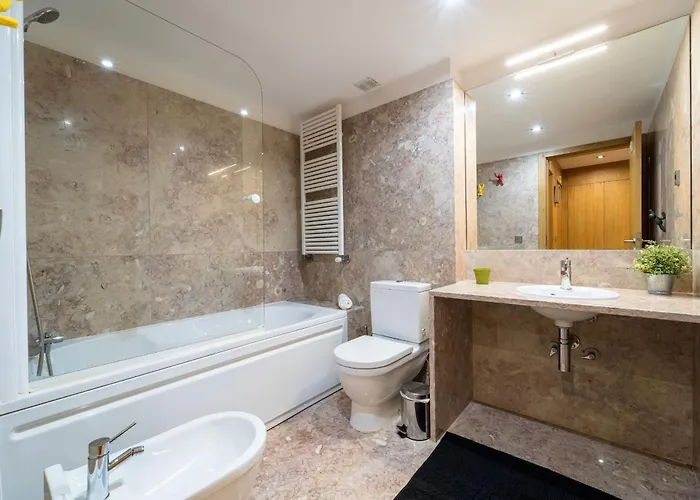 Appartement Alameda Ribeiro - T4 No Centro Historico -