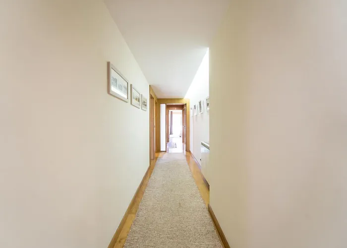 Alameda Ribeiro - T4 No Centro Historico - Appartement *