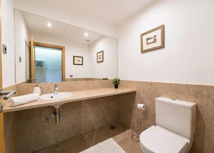 Appartement Alameda Ribeiro - T4 No Centro Historico -