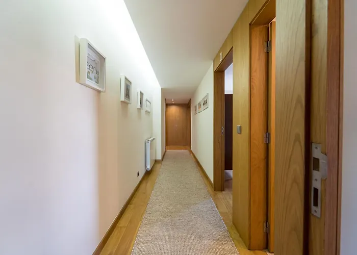 Appartement Alameda Ribeiro - T4 No Centro Historico -