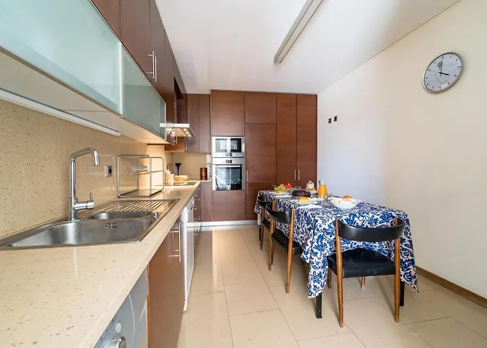 Alameda Ribeiro - T4 No Centro Historico - Appartement